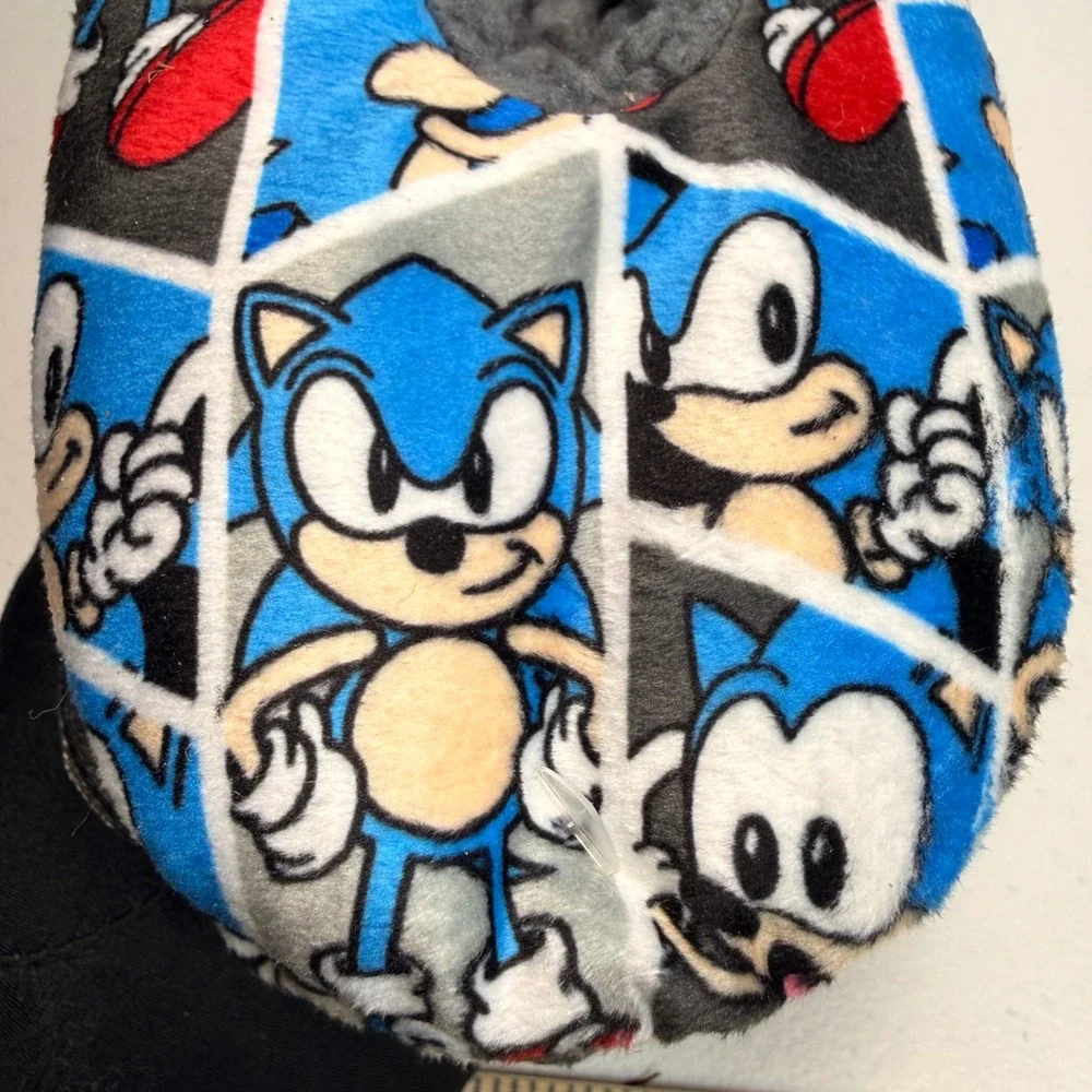 Sonic the Hedgehog Fuzzy Babba Slipper Socks Faux Fur Kids Size 8-13 S/M NEW
